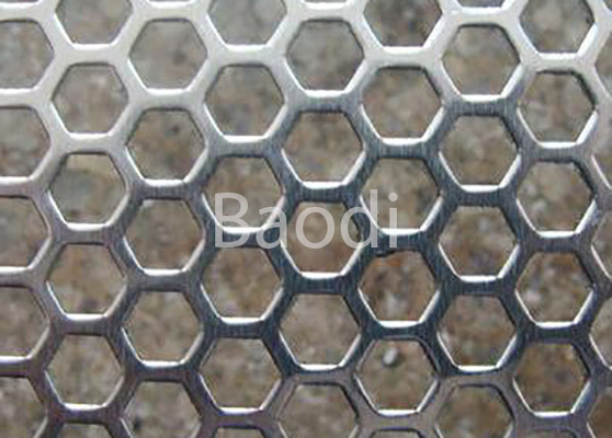 Het hexagonale Gatenscherm galvaniseerde 1.5m x 3m Geperforeerd Staalnetwerk