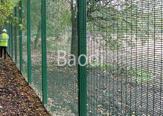 Groen pvc bedekte Anti met een laag beklimt Schermende Comités met Netwerk die 3“ × 0,5“ Maat × 8 openen