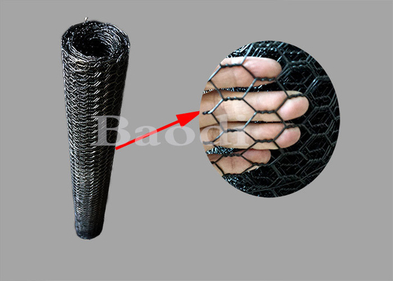 Het zwarte Netwerk van het GevogelteKippegaas met het Gatenstructuur van het Flexibiliteits Hexagonale Netwerk