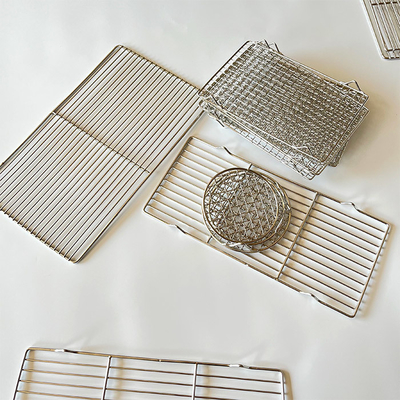 Stijlvolle en praktische BBQ-accessoire Verbeter uw barbecue-ervaring met metalen grillnetten in rechthoekige panelen