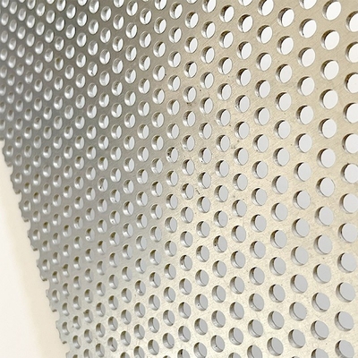 Decoratieve metalen geveldikte 0,5 3,5 mm Max. 1,5 m Breedte Aanpasbare geperforeerde panelen