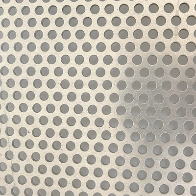 Aanpasbare decoratieve metalen gevelpanelen met geperforeerde patronen in roestvrij staal van de serie 300