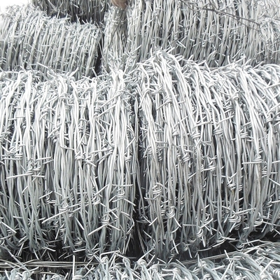 Gegalvaniseerde beveiligingsheining prikkeldraad voor landbouw en industrie 1,6 mm dradendiameter prikkeldraad punt 4 Langdurig