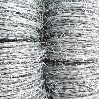 Gegalvaniseerde beveiligingsheining prikkeldraad voor landbouw en industrie 1,6 mm dradendiameter prikkeldraad punt 4 Langdurig