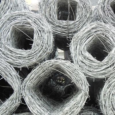 1.6mm Draaddiameter Beveiliging gegalvaniseerde prikkeldraad Duurzaam hek voor ultieme bescherming